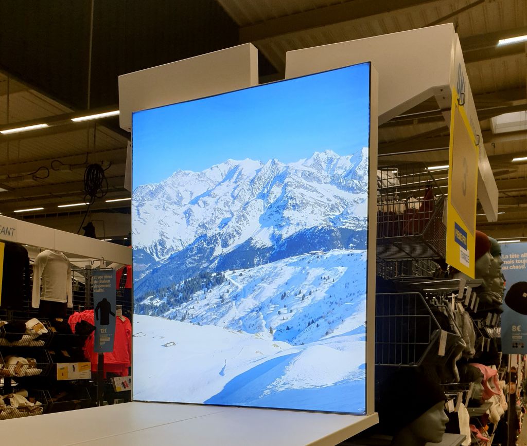 3BL_Com-et-affichage_int_Caisson-lumineux_Lightbox_Decathlon-Montagnes1